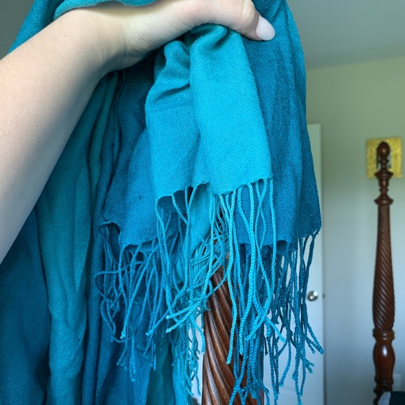 Blue Ombré Fringe Scarf - Picture 6 of 7